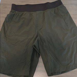 Lululemon shorts GREEN size large GREAT condition